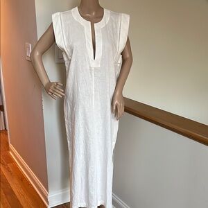 Elegant White Sleeveless Dress